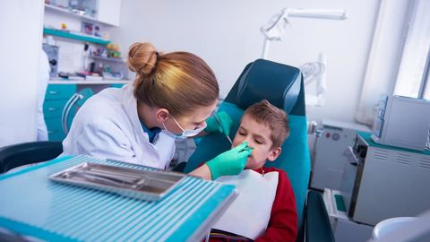 Bolalarda kariyesni qanday davolash mumkin va uning oldini olish uchun nima qilish kerak?