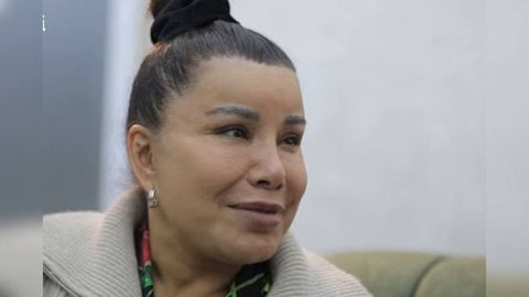 “Yig‘lashga vaqtim yo‘q”. Yulduz Usmonova onasiga uch kun aza tutgani, o‘zining videolarini ko‘ra olmasligi, energiyani qayerdan olishi va 20 ta qo‘shig‘ini bekor qilgani haqida (video)