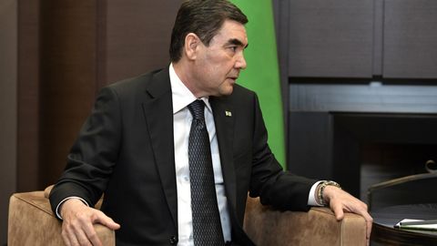 Бердимуҳамедов «Туркманкимё» раҳбари ва бош прокурорга фаолиятидаги сусткашликлар учун қаттиқ танбеҳ берди