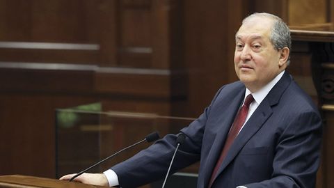 Armaniston prezidenti mudofaa vazirini lavozimidan ozod qildi