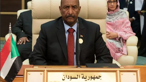 General al-Burhon Sudan Suveren kengashi rahbari sifatida qasamyod qabul qildi