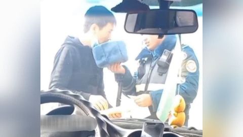 Nukusda alkotester o‘rniga bosh kiyimidan foydalangan YPX xodimiga qattiq hayfsan berildi