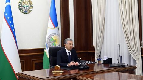 “Katta-katta hokimlarni javobgarlikka tortsangiz, sizni hurmat qilishni boshlayman”. Mirziyoyev yer ajratishdagi korrupsiya holatlari yuzasidan bosh prokurorga yuzlandi