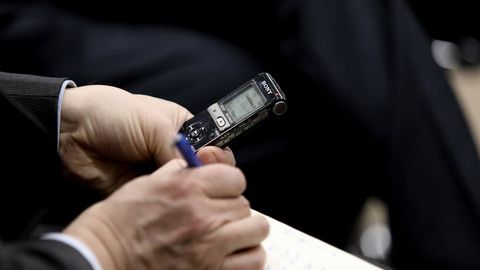 «Судга чақирилган журналист чақирган томон манфаатини ҳимоя қилади-да». Қашқадарё вилоят суди раиси вилоятдаги суд жараёнларида ОАВ вакиллари фаолиятига тўсиқ қўйилишини изоҳлади