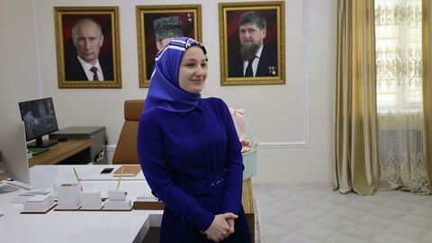 Ramzan Qodirov qizini “Checheniston Respublikasi oldidagi xizmatlari uchun” medali bilan taqdirladi