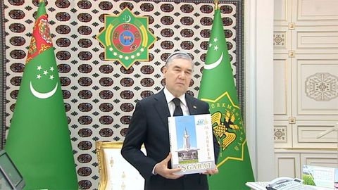 Berdimuhamedov Turkmanistonni xorijiy davlatlarga yanada tanitish uchun diplomatlarga o‘zi bilan kitob va jurnallar olib ketishni buyurdi