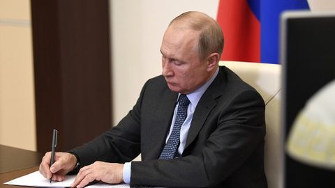 Putin politsiyachilarning vakolatini kengaytiruvchi qonunni imzoladi. Ularga fuqarolarning avtomobillarini tintuv qilishga ruxsat berildi