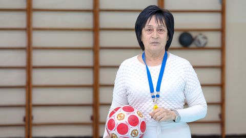 “Pul uchun ishlamayman”. 70 yoshida ham jismoniy tarbiyadan dars berayotgan ayol hikoyasi