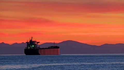 Madagaskar yaqinida 100 dan ortiq yo‘lovchisi bor kema cho‘kib ketdi. Kamida 17 kishi halok bo‘ldi