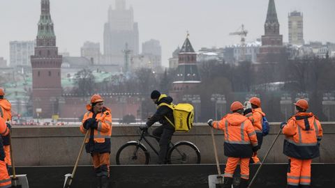 Ўзбекистонга Россиядан пул ўтказмалари ҳажми сезиларли даражада камайди. Бу нимага таъсир кўрсатади?