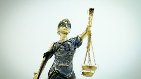 Surxondaryoda sudyalik qasamyodini buzgan sud raisi lavozimidan ozod etildi