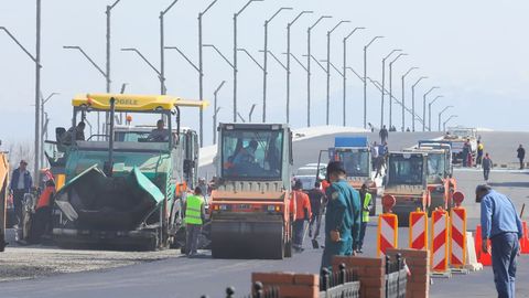O‘zbekistonda aeroportlar, yo‘l qurilish, elektr va issiqlik energiyasini ishlab chiqarish sohalaridagi davlat ulushlari xususiy sektorga sotiladi