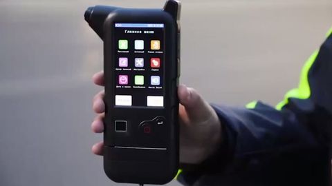 O‘zbekistonda haydovchini suratga olish imkoni bo‘lgan yangi alkotesterlardan foydalanish boshlandi (video)