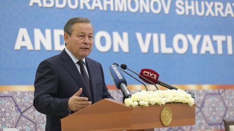 Шуҳрат Абдураҳмонов Андижондаги мактаб битирувчиларининг ОТМга кириш кўрсаткичини шармандали деб атади