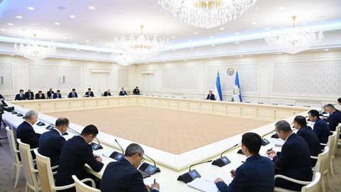 Shavkat Mirziyoyev raisligidagi yig‘ilishda Sirdaryo, Andijon va Surxondaryodagi korxonalarning birja savdolaridagi ishtiroki pastligi tanqid qilindi