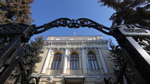 Россияда асосий ставка 11 фоизга пасайтирилди. Бунинг ортидан рубль кескин тушиб кетди