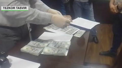 Самарқандда 78 гектар ерни расмийлаштириб бериш учун 135 минг доллар сўраган Тадбиркорликка кўмаклашиш маркази ходими ушланди