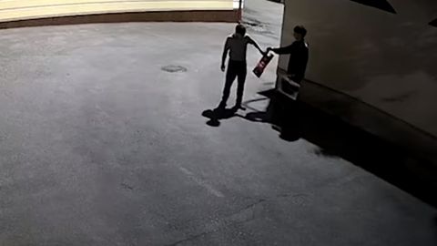 Toshkentda uylar devoriga giyohvand moddalar reklamasi yozuvlarini qoldirish bilan shug‘ullangan ikki yigit ushlandi