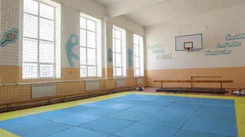 Шавкат Мирзиёев спорт мактабларида 36 та спорт туридан 10 тасигина ўргатилишини танқид қилди