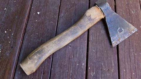 Samarqandda o‘g‘il o‘z otasi va akasini bolta bilan chopib tashladi