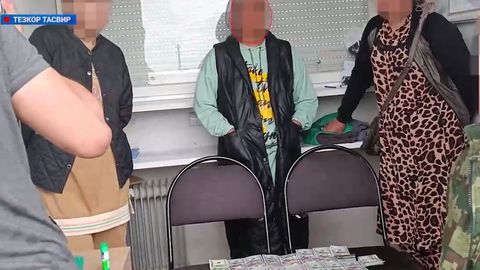 Тошкент вилоятида икки аёл кўкрак ва бел қисмига 356 минг долларни яшириб, Тожикистонга олиб чиқиб кетаётганида қўлга тушди