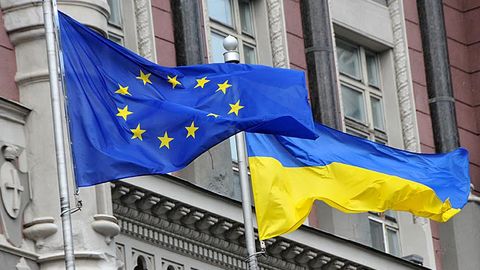 Еврокомиссия Украинага ЕИга номзод мақомини бериш масаласини қўллаб-қувватламоқчи — Bloomberg