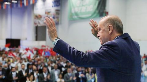 Эрдўғон президентлик учун яна номзодини қўймоқчи