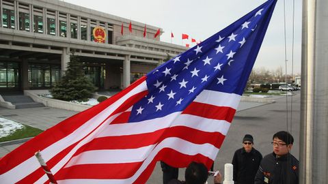 Байден Трамп Хитойга қарши киритган божларни бекор қилишни кўриб чиқмоқда