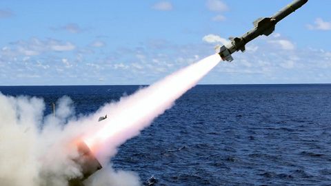 АҚШ Украинага таркибида кемага қарши Harpoon ракеталари бўлган янги ҳарбий ёрдам пакетини юборади