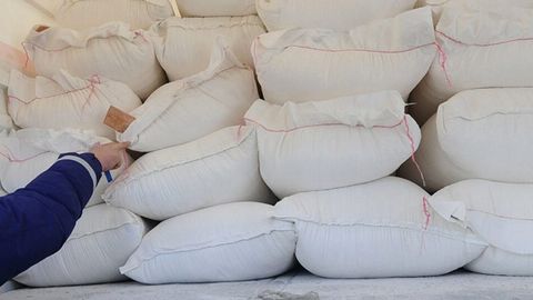 Фарғонада аҳолига ажратилган 151 тонна ун қиммат нархларда сотиб юборилгани аниқланди