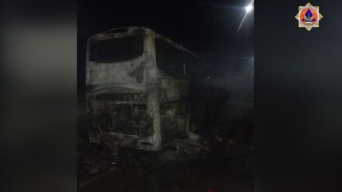 Toshkentdan Nukusga harakatlanib ketayotgan avtobus yonib ketdi