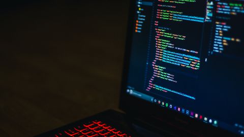 Google дастурчиси сунъий интеллектга эга чат-ботнинг онги борлигини маълум қилди. У ишдан четлатилган