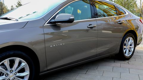 Buxoroda nosoz chiqqan Malibu avtosalon tomonidan tuzatib berildi