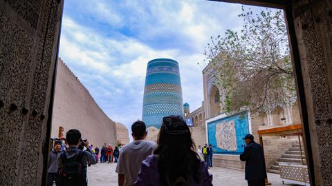 Ўзбекистонга келувчи сайёҳлар учун коронавирус билан боғлиқ барча чекловлар бекор қилинди