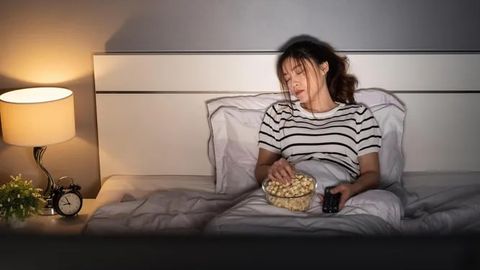 Televizorni o‘chirmasdan uxlash qanday oqibatlarga olib keladi?