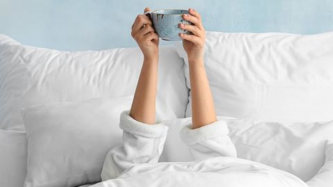 Uxlang va ozing: vazn kamaytirish uchun kechasi ichish tavsiya etiladigan 7 ta ichimlik