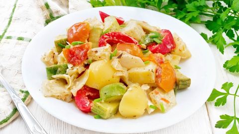 Qovoqcha, kartoshka va karamdan tayyorlanadigan sabzavotli ragu retsepti