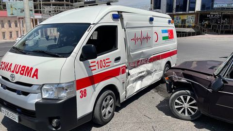 Samarqandda tez yordam mashinasi va “Jiguli” to‘qnashib ketdi