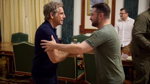 «Сиз менинг қаҳрамонимсиз!» Украинага келган актёр Бен Стиллер Владимир Зеленский билан кўришди (видео)