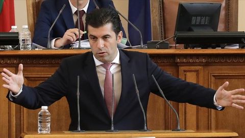 Bolgariya parlamenti hukumatga ishonchsizlik votumi kiritdi