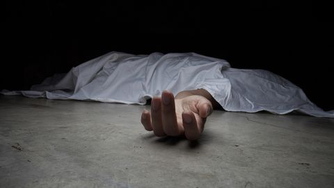 Самарқандда аёл ўзини кийим илгичга осиб қўйди