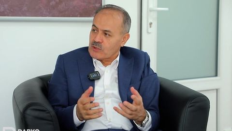 «Аҳолининг 2 ва ундан ортиқ йилдан бери тўланмай келаётган кредитларидан кечиб юбориш керак». Иқтисодчи иқтисодий ривожланиш бўйича таклифлар берди