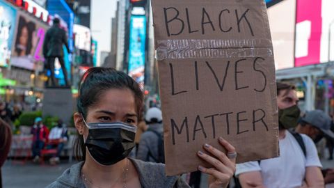 АҚШда афроамерикалик Жорж Флойдни ўлдирган собиқ полициячи яна 20 йилга қамоққа ҳукм қилинди