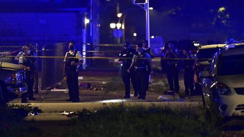 Chikago shahri chekkasida AQSH Mustaqillik kuni sharafiga o‘tkazilgan paradda otishma bo‘lib o‘tdi. Besh kishi halok bo‘ldi, o‘ndan ortiq kishi yaralandi