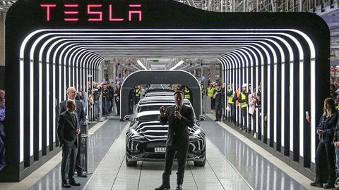 Tesla июль ойида Хитой ва Германиядаги заводлари ишини тўхтатади