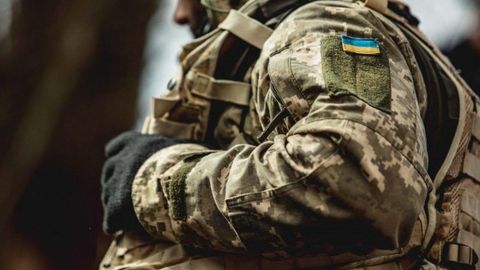 Ukrainalik harbiylarning dastlabki guruhi mashg‘ulotlar uchun Buyuk Britaniyaga keldi