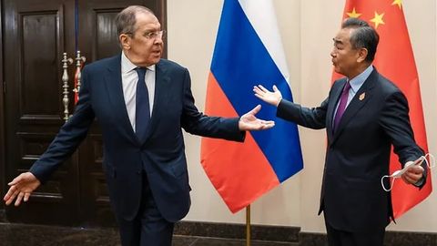 Balida G20 davlatlarining tashqi ishlar vazirlari Sergey Lavrov bilan suratga tushishdan bosh tortdi
