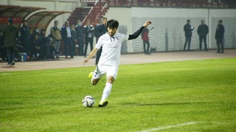 “Navbahor” Ehsoni Panshanbe bilan xayrlashdi. Tojikistonlik futbolchi Eronga yo‘l oldi