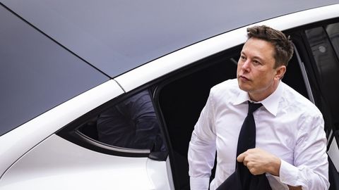 Илон Маск қарийб 7 миллиард долларлик Tesla акцияларини сотди