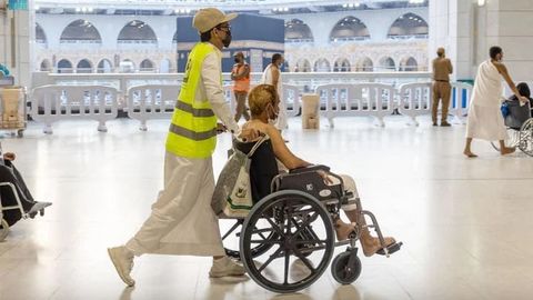 Saudiyadagi ikki muqaddas masjidda keksa va imkoniyati cheklanganlarga yordam berish uchun ko‘ngillilar dasturi ishga tushirildi